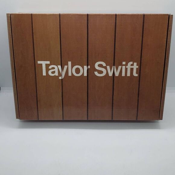 Taylor Swift New In Box Meet Me At Midnight Clock - Picture 1 of 5